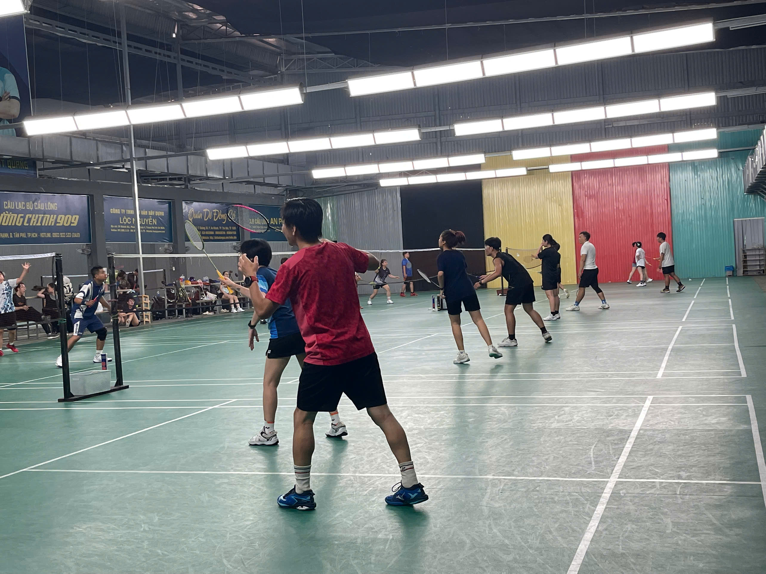 Sân Cầu Lông Gần Đây