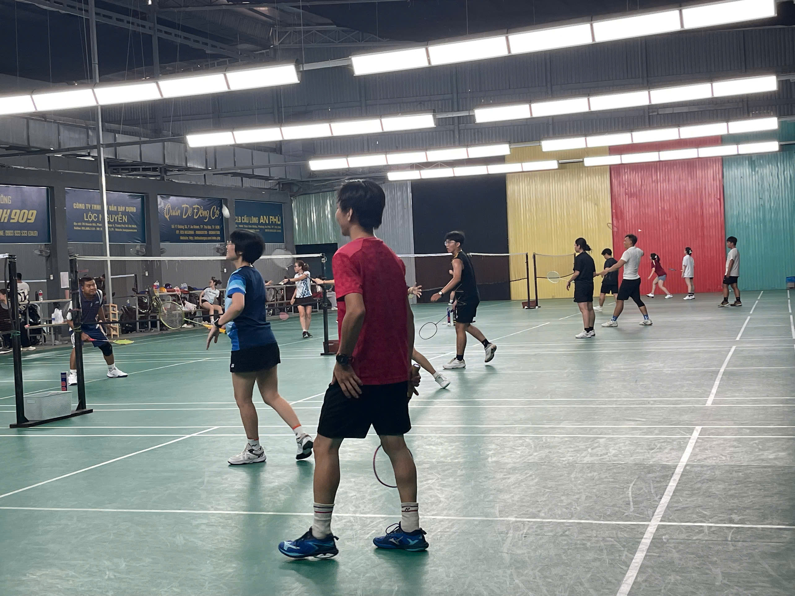 Sân Cầu Lông Gần Đây