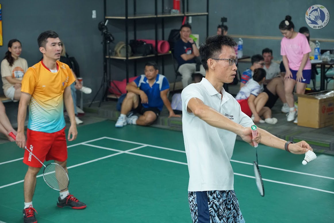 Kỹ Thuật Giao Cầu Cơ Bản Trong Cầu Lông