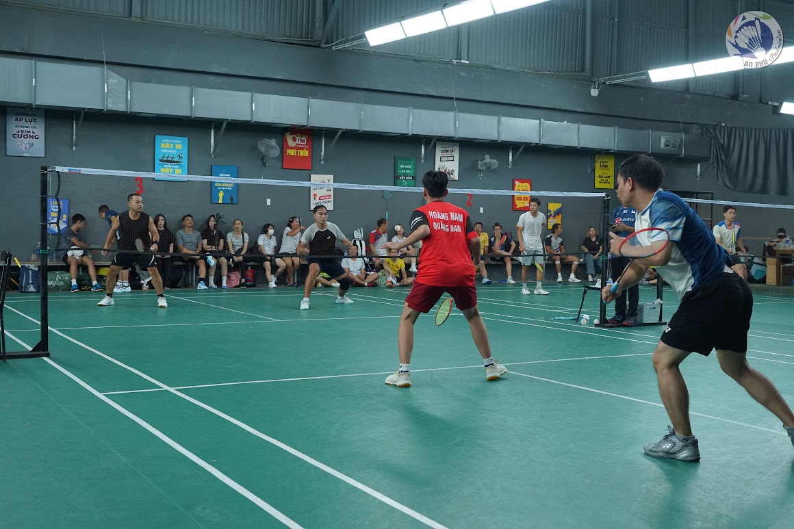 Thuê Sân Cầu Lông Gần Tôi