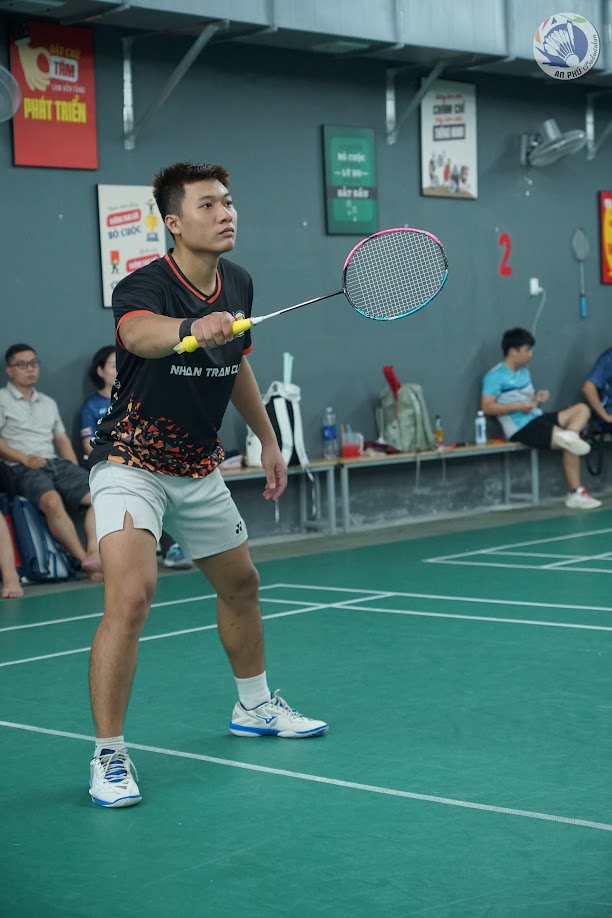 Kỹ Thuật Phát Cầu Trái Tay