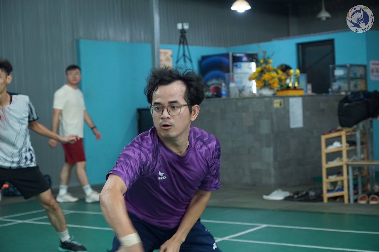 Tìm Hiểu Kỹ Thuật Thủ Cầu Lông Toàn Diện