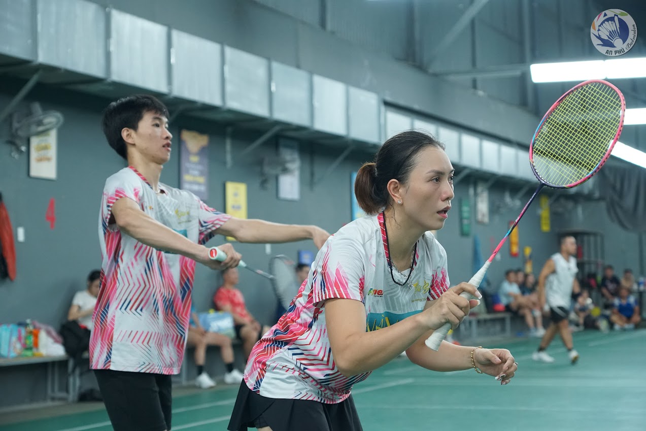 Tìm Hiểu Kỹ Thuật Thủ Cầu Lông Toàn Diện