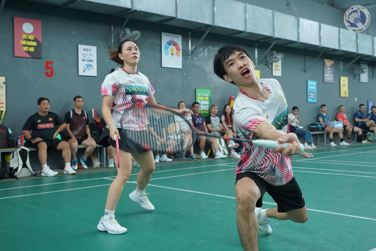 Tìm Hiểu Kỹ Thuật Thủ Cầu Lông Toàn Diện