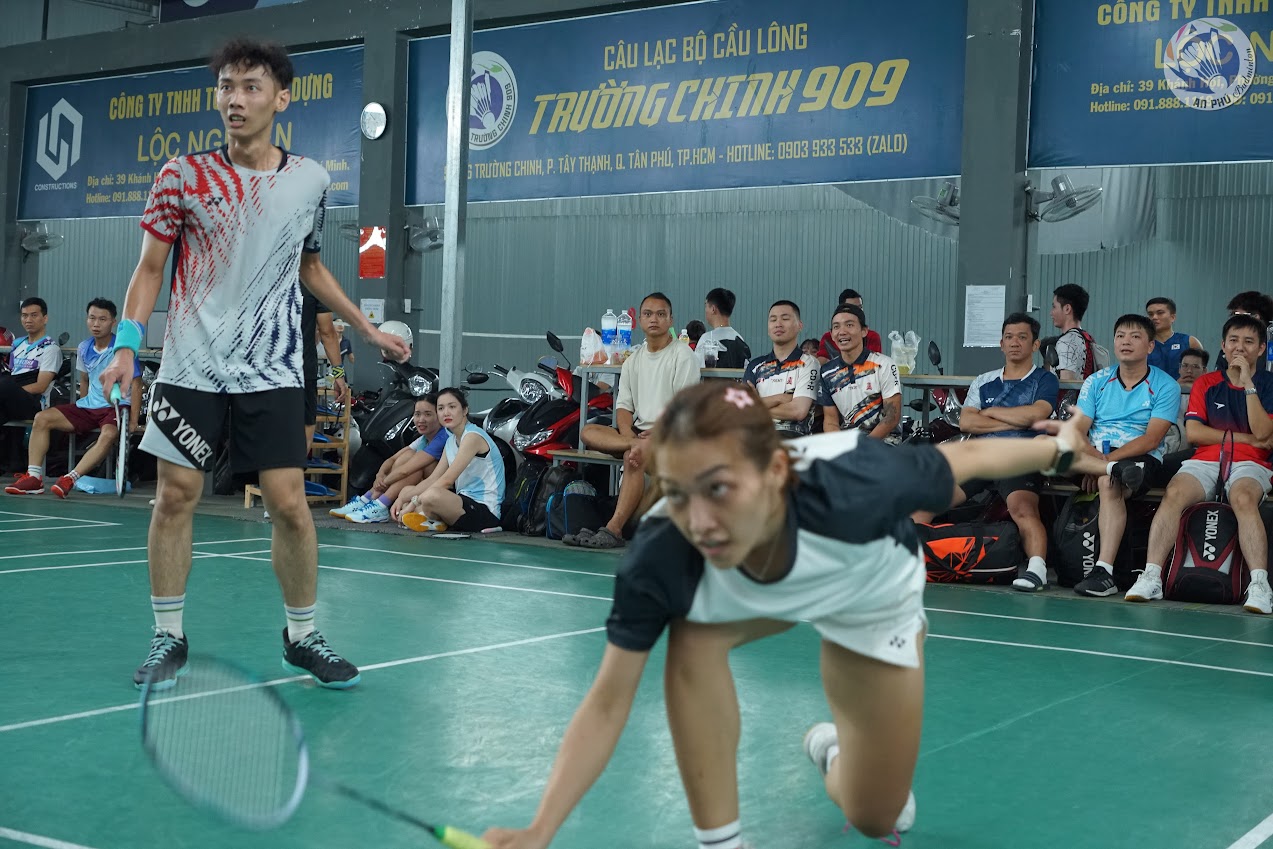 Tìm Hiểu Kỹ Thuật Thủ Cầu Lông Toàn Diện