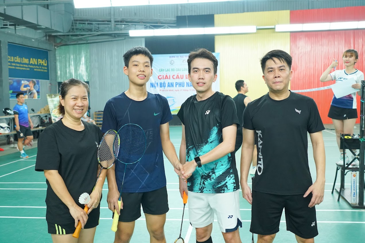 Sân Cầu Lông Thoáng Mát